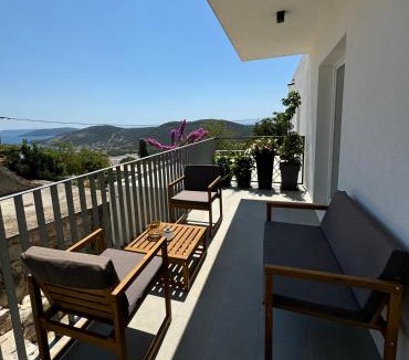 Vinisce House | Rural home Basin dvor with jacuzzi