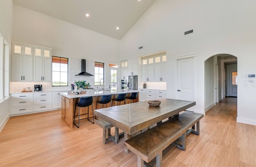 Myra House | Rural Home w/Hot Tub < 7 Mi to Winery & Golfing