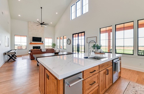 Myra House | Rural Home w/Hot Tub < 7 Mi to Winery & Golfing