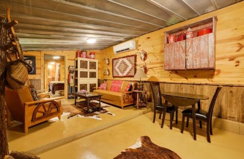 Tarpley House | Rural & Horse-Friendly Cabin ~ 24 Mi to Bandera!