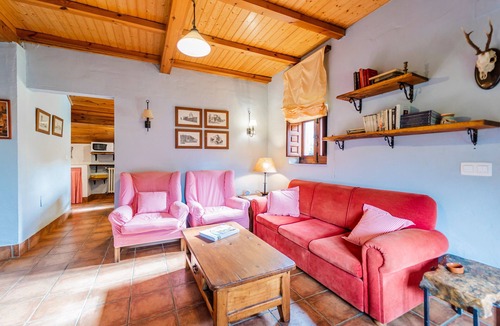 Castrejon de la Pena House | Rural House 'El Colono' with Mountain Views and Private Garden