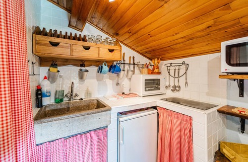 Castrejon de la Pena House | Rural House 'El Colono' with Mountain Views and Private Garden