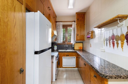 L'Ametlla del Valles House | Rural House 'La Caseta' with Mountain Views, Wi-Fi, and Air Conditioning