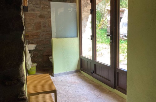 Riudaura Cottage | Rural House 6-8 p and communal heated swimming pool
