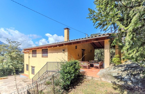 Sant Esteve d'en Bas House | Rural House 'Can Guidic' with Mountain Views, Private Pool and Wi-Fi