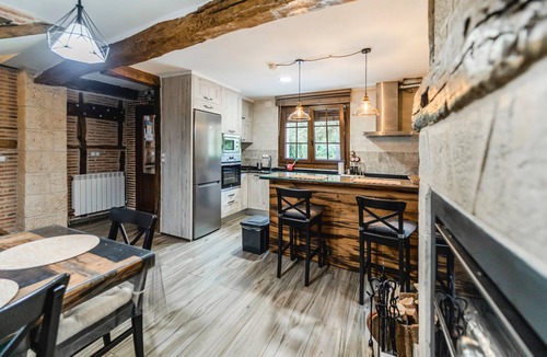 Valmala House | Rural House La Genciana with Mountain Views and Wi-Fi in Valmala