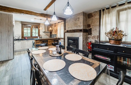 Valmala House | Rural House La Genciana with Mountain Views and Wi-Fi in Valmala
