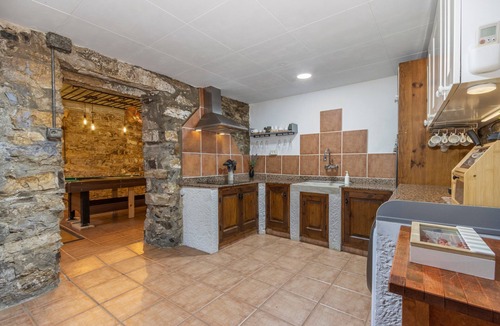 Sant Guim de la Plana House | Rural House 'La Rectoria De Vicfred' with Mountain Views, Wi-Fi & Air Conditioning