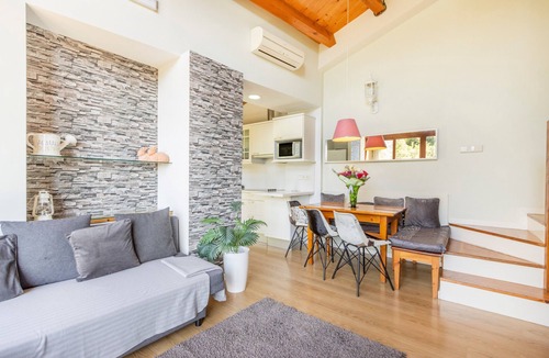 Oden Villa | Rural House 'Panoramico' with Lake Views, Wi-Fi and Air Conditioning