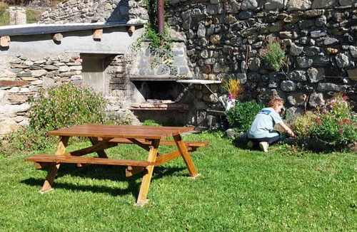 Vilaller Apartment | Rural House with authentic apartments 1.340m, with garden, bbq and terrace