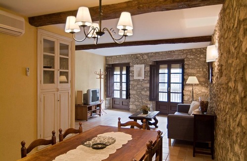 Capmany Villa | Rural house with pool and jacuzzi (Can Llobet - Canigó)
