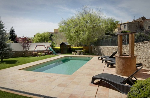 Capmany Villa | Rural house with pool and jacuzzi (Can Llobet - Requesens)