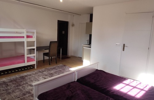 Quart Other | Rural house with private pool. Max. 10 people.