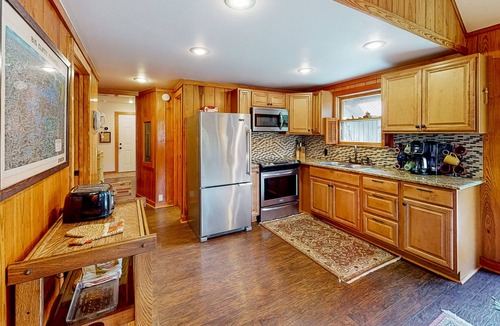 Eureka Springs Cabin | Rural lakefront cabin with mtn & lake views, firepit, kayaks, dogs OK