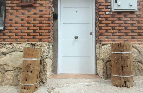 Fresneda de la Sierra Cottage | Rural Lodging El Cerro. Discover the Serranía de Cuenca with your pet.