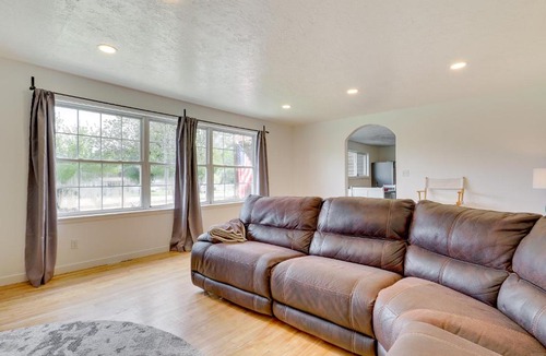 Tabiona House | Rural Mountain-View Home Near Hiking + Off-Roading