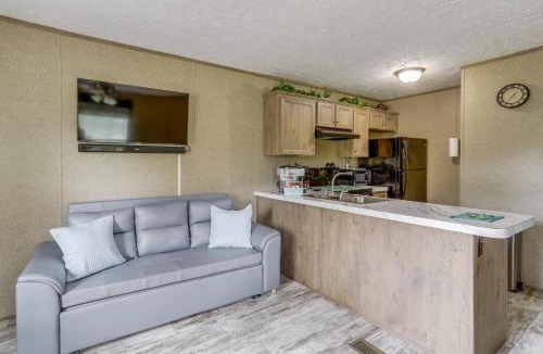 Boswell House | Rural Mt Olive Cabin Rental w/White River View!