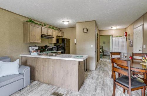 Boswell House | Rural Mt Olive Cabin Rental w/White River View!