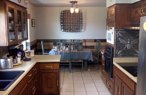 Dublin Bed & Breakfast | Rural Oasis - Murphy's Private Room & Shared Bathroom