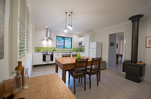 Eureka Cottage | Rural paradise with rainforest views