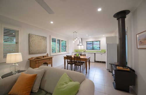 Eureka Cottage | Rural paradise with rainforest views