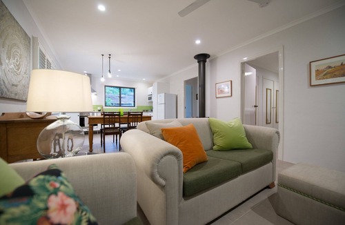 Eureka Cottage | Rural paradise with rainforest views