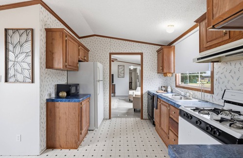 Lissie House | Rural Ranch Stay w/Cricket & Turf Fields