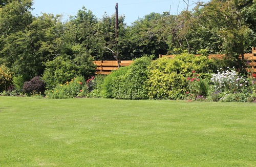 Redruth House | Rural, relaxing accommodation with tranquil scenery