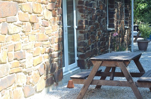 Redruth House | Rural, relaxing accommodation with tranquil scenery