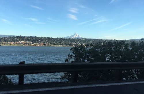 White Salmon House | Rural Retreat close to Everything