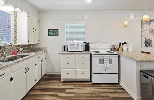 Gordonville House | Rural Retreat near Lake Texoma | 3-BD/1-BA Getaway