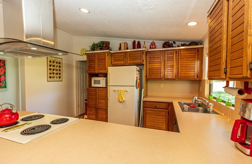 Buffalo House | Rural Retreat with Private Pond, ATV Trails and Event Space