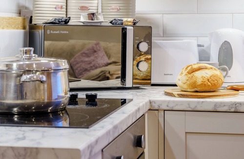 Neath Cottage | Rural romantic getaway for two.