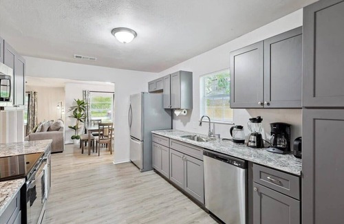 Azle House | Rural Serenity x Cozy Comfort - 3-BD,1-BA w Yard
