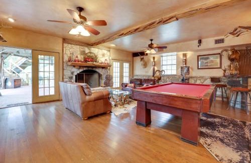 Tarpley Villa | Rural Texas Villa w/Hot Tub - Horses Welcome!