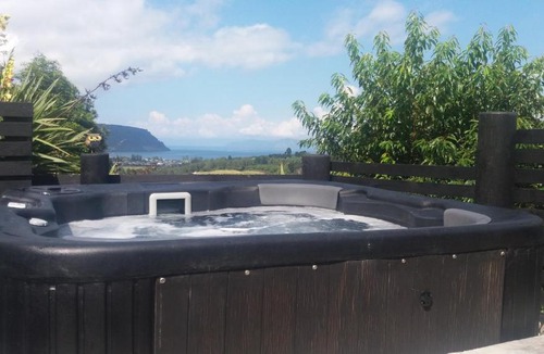 Kinloch Bed & Breakfast | Ruru Lodge - Bed and Breakfast