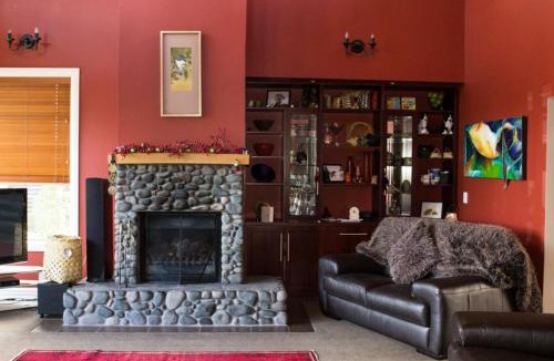 Kinloch Bed & Breakfast | Ruru Lodge - Bed and Breakfast