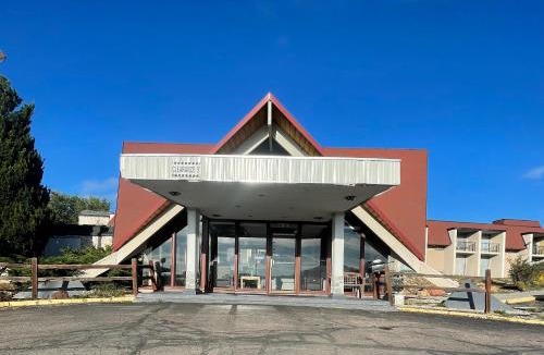 Northwest Colorado Springs Hotel | Rusina Inn