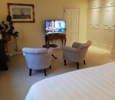 Barrow Gurney Bed & Breakfast | Rusling House - Airport