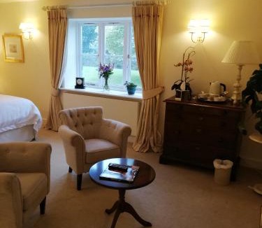 Barrow Gurney Bed & Breakfast | Rusling House - Airport