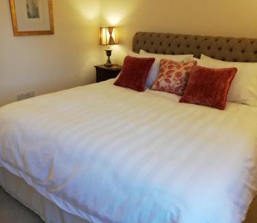Barrow Gurney Bed & Breakfast | Rusling House - Airport