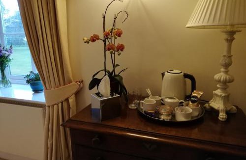 Barrow Gurney Bed & Breakfast | Rusling House - Airport