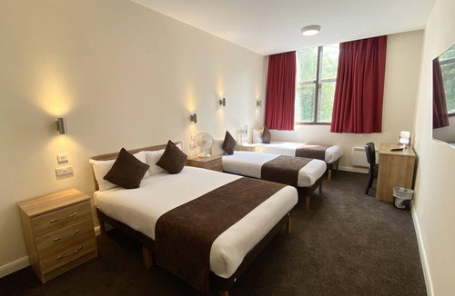 Horley Hotel | Russ Hill Hotel