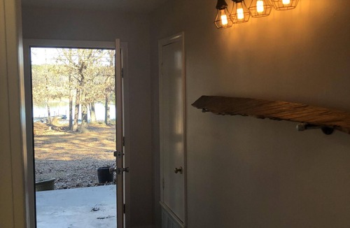 Russellville House | Russellville Lake House- waterfront with private dock