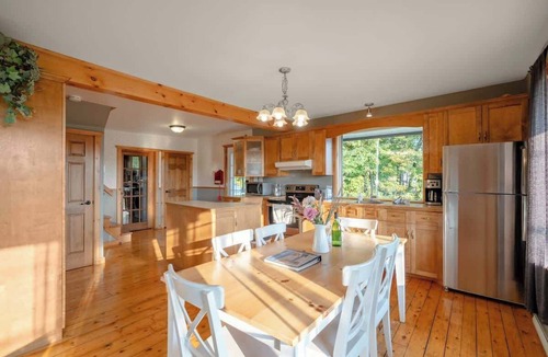 Saint-Leonard-de-Portneuf House | Rustic Chalet Hideaway, Hot Tub & Trail Access