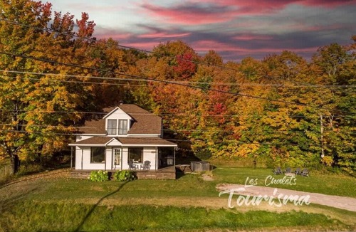 Saint-Leonard-de-Portneuf House | Rustic Chalet Hideaway, Hot Tub & Trail Access