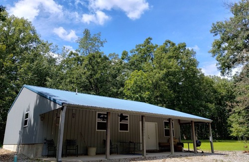 Santa Fe Cabin | Rustic 2-bedroom cabin next to 1000+ acre Conservation area near Mark Twain Lake