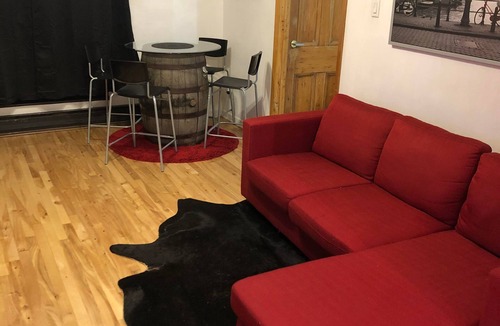 Quartier des Spectacles Apartment | Rustic 2 Bedrooms, premium dowtown location