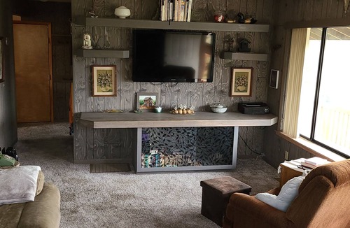 Underwood Apartment | Rustic 2nd story apartment with mountain views.