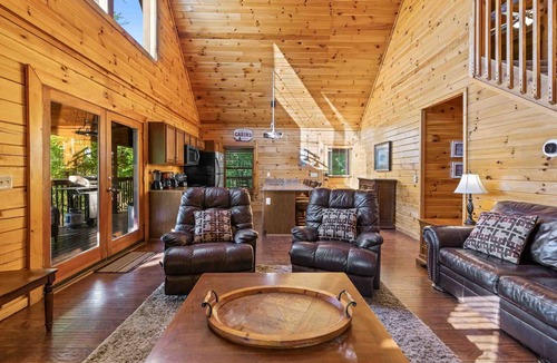 Sevierville Cabin | Rustic 3br Cabin Near Lake w/Hot Tub!